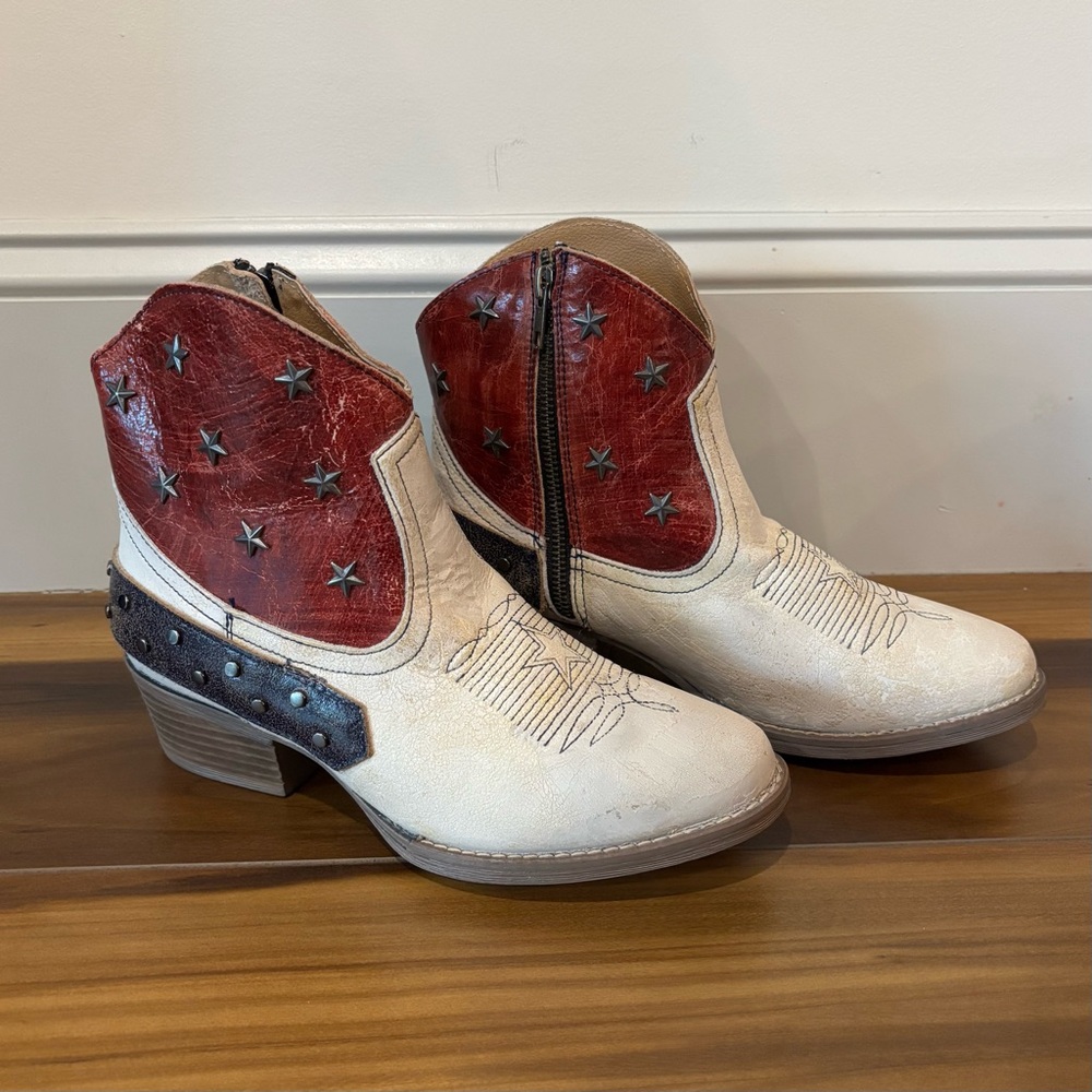 Women's 9 B Sterling River White Red Ankle Stars Western Cowboy Boots SR6004